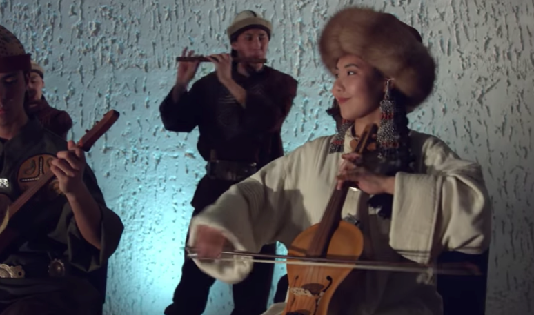 Заглавную мелодию сериала «Игра Престолов» сыграли на национальных кыргызских инструментах