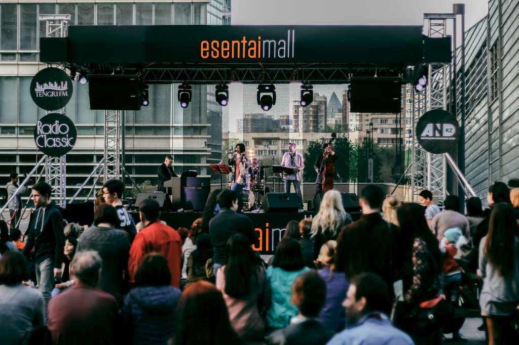 Сезон бесплатных концертов открывает Esentai Mall