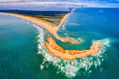 Неожиданно появившийся из-под воды остров стал туристическим хитом в США