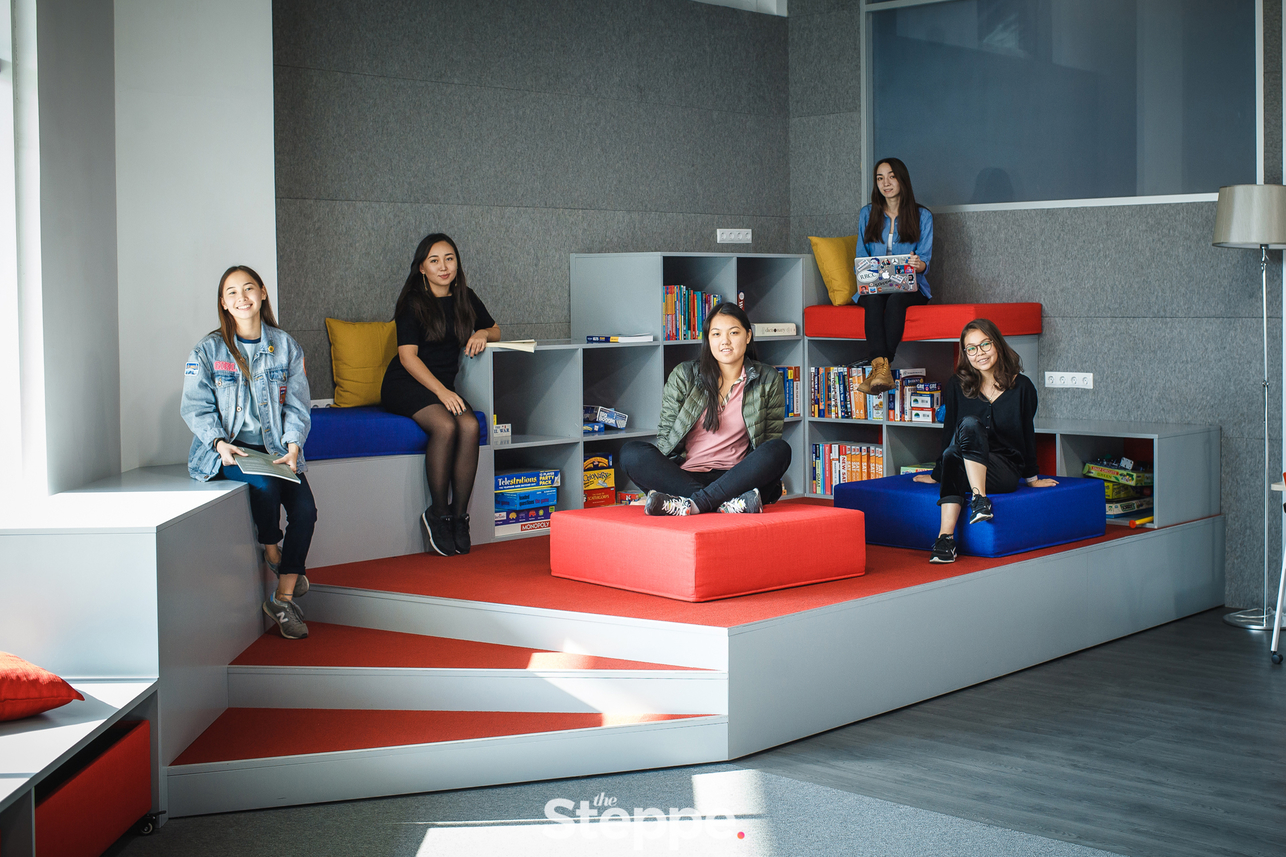 Как казахстанские школьницы выиграли международный IT-конкурс, встретились с СEO Google и дали интервью Teen Vogue