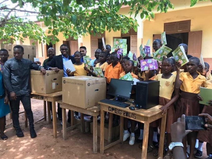 Африканским школьникам, изучавшим Microsoft Word по рисункам, прислали компьютеры