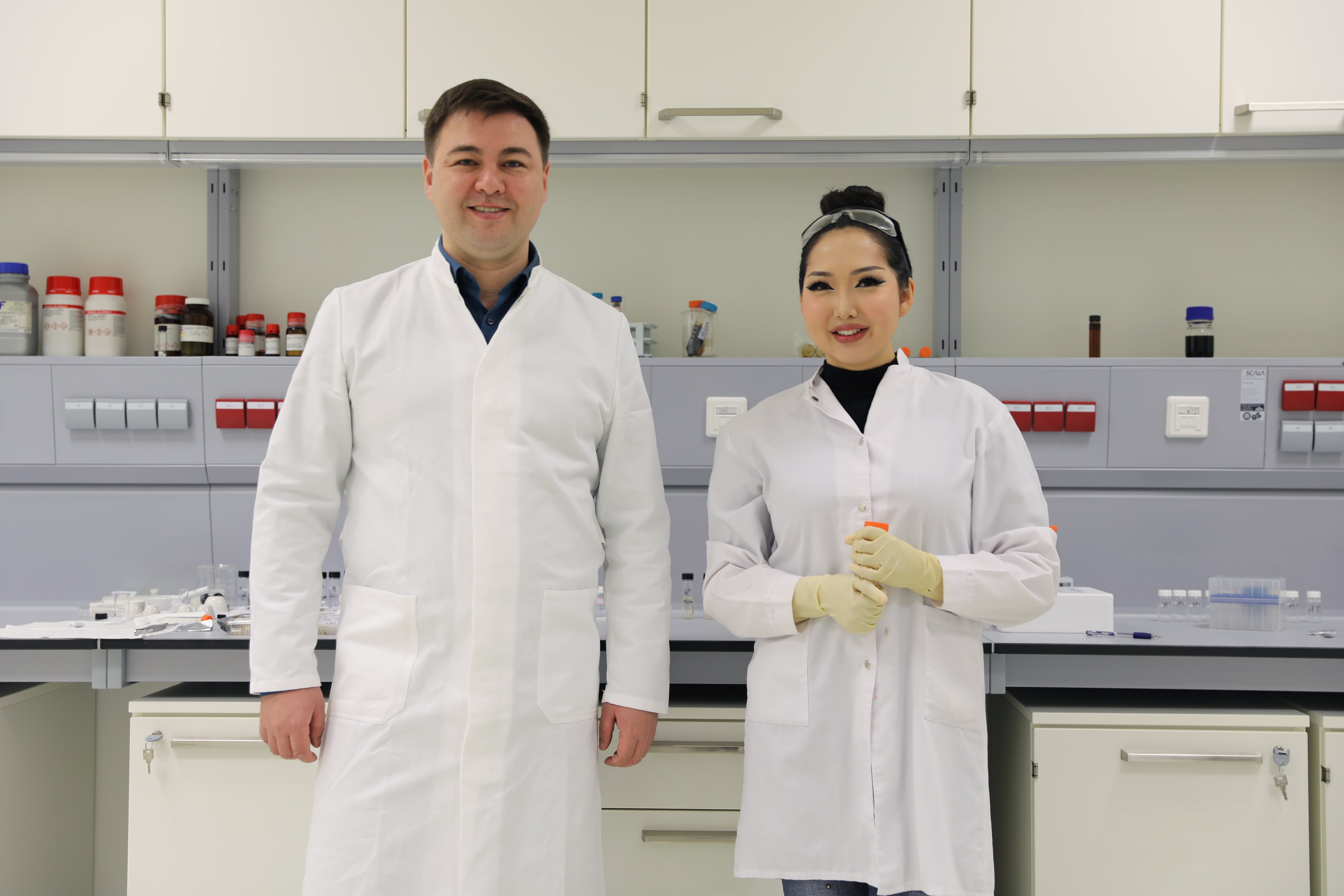 Молодые ученые Казахстана: Ученая-химик Анара Молкенова и профессор Атабаев о нанотехнологиях и новых исследованиях 