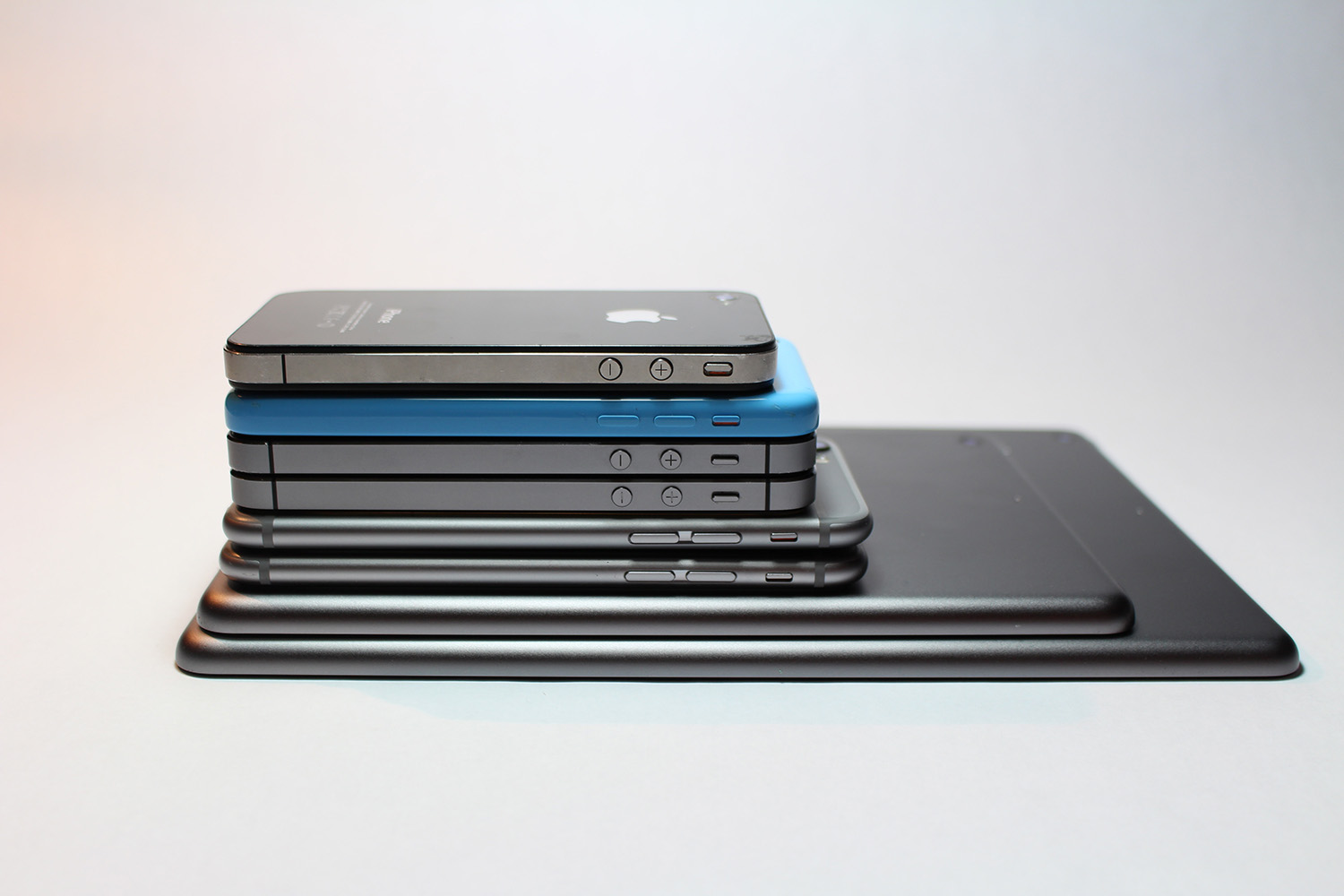 Apple оштрафовали за замедление работы старых айфонов