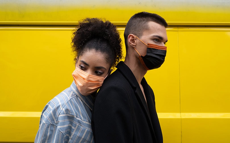 Gucci, Zara и Dior: Медицинские маски от-кутюр