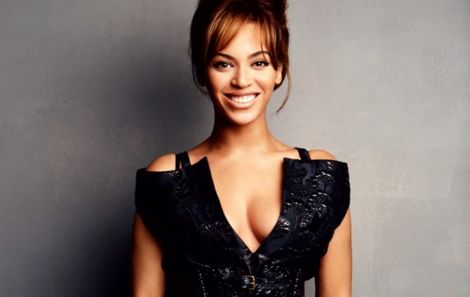 Певица Beyonce объявила о том, что беременна двойней
