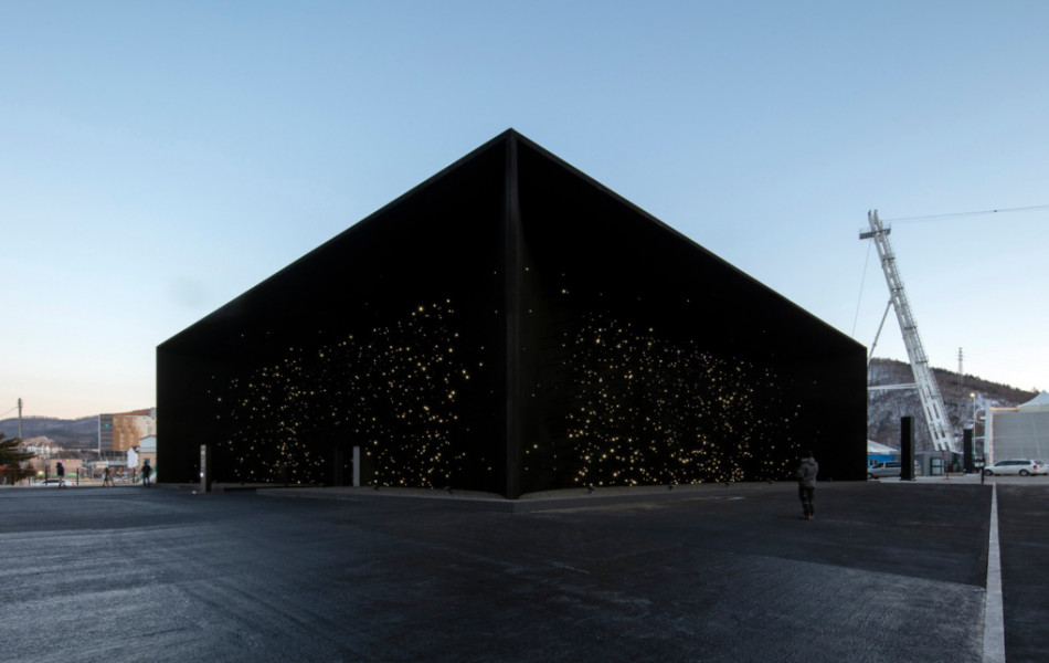 Открылся олимпийский павильон из самого темного материала в мире