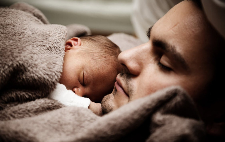 Новое исследование: Недосып молодых родителей равен 6 годам