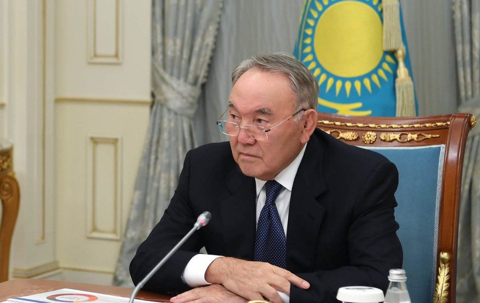 Назарбаев решил сложить полномочия
