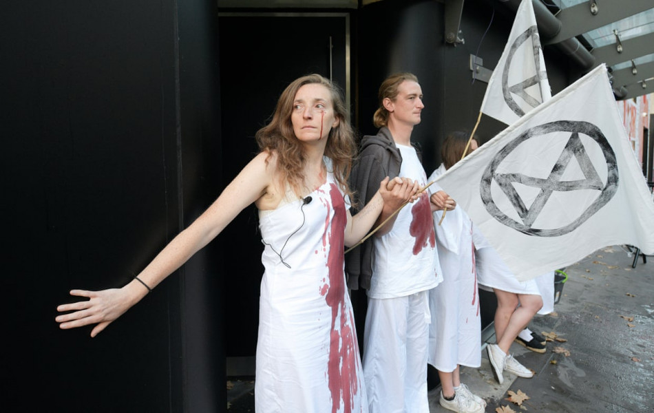 Влияние моды на климатический кризис: Активисты против проведения недель мод