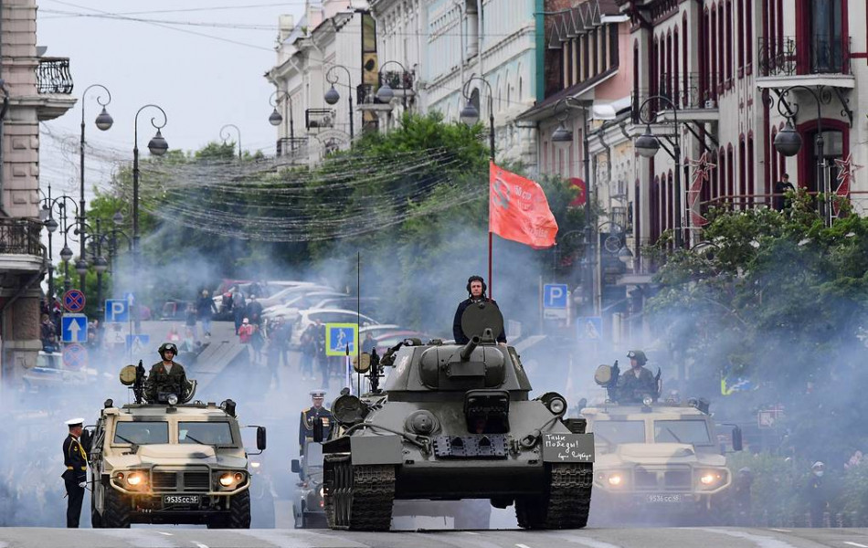 В городах России проходят парады в честь 75-летия Победы