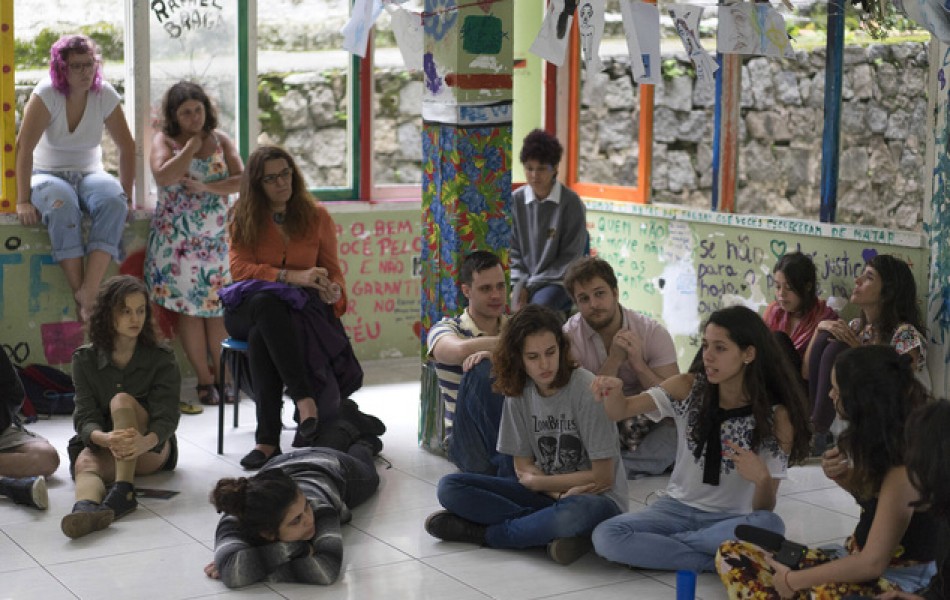 Бразильские ученики захватили школы по всей стране