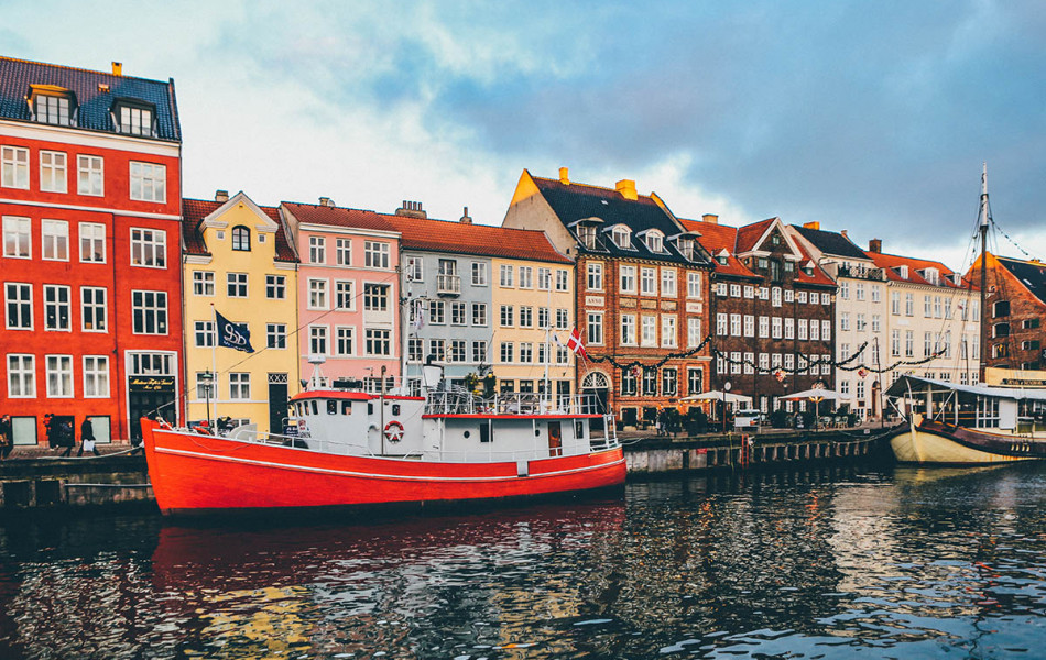 Дания стала первой европейской страной, отменившей ковидные ограничения