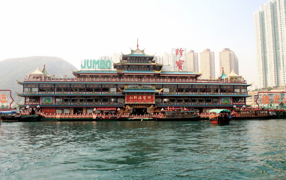 Популярный плавучий ресторан Jumbo в Гонконге затонул
