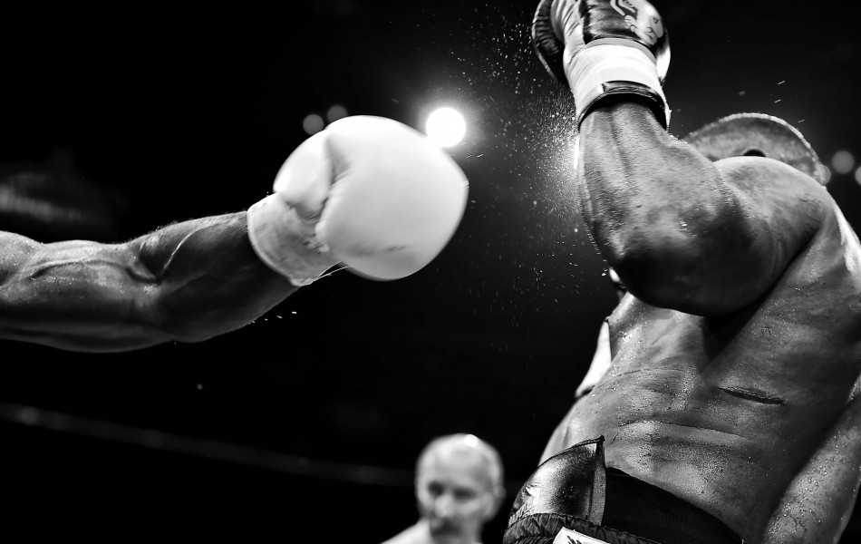 Казахстанский боксер Жанибек Алимханулы объявлен чемпионом мира 