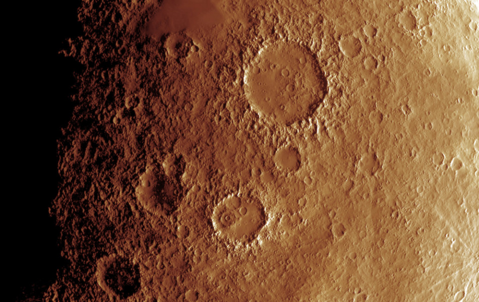 NASA обнаружило самый большой кратер на Марсе 