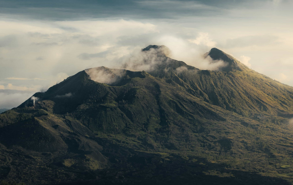 На Гавайях начал извергаться крупнейший в мире вулкан 