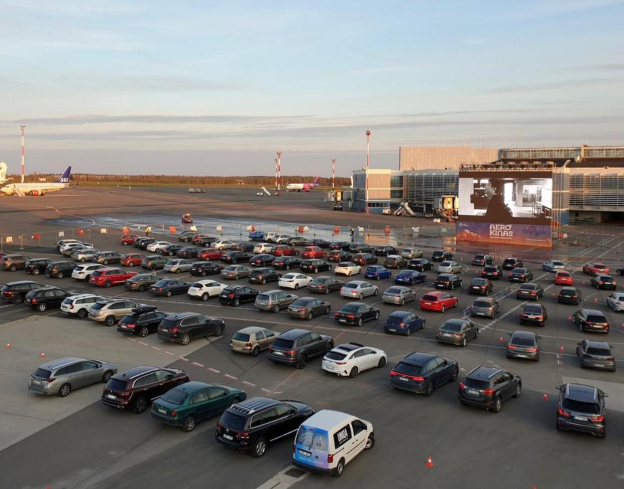 В Вильнюсе открыли кинотеатр в пустом аэропорту