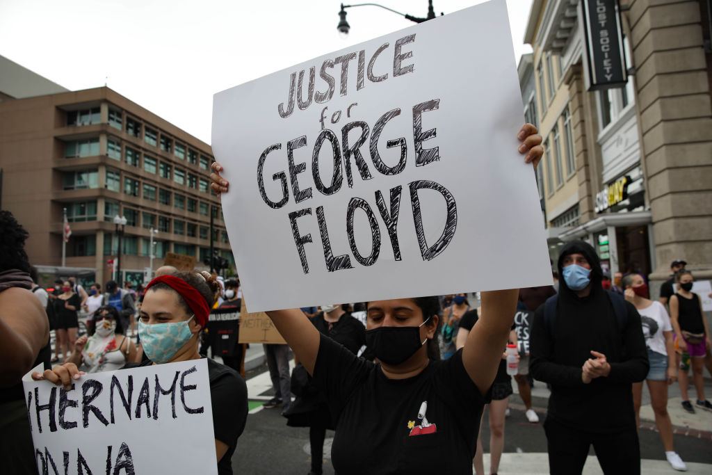 Названа причина смерти афроамериканца Джорджа Флойда 
