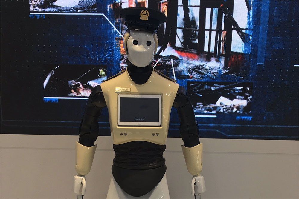 Первый робот-полицейский выйдет на улицы Дубая в 2017 году