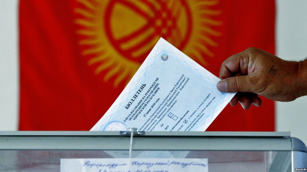 Поправки в Конституцию Кыргызстана поддержали 80% голосовавших