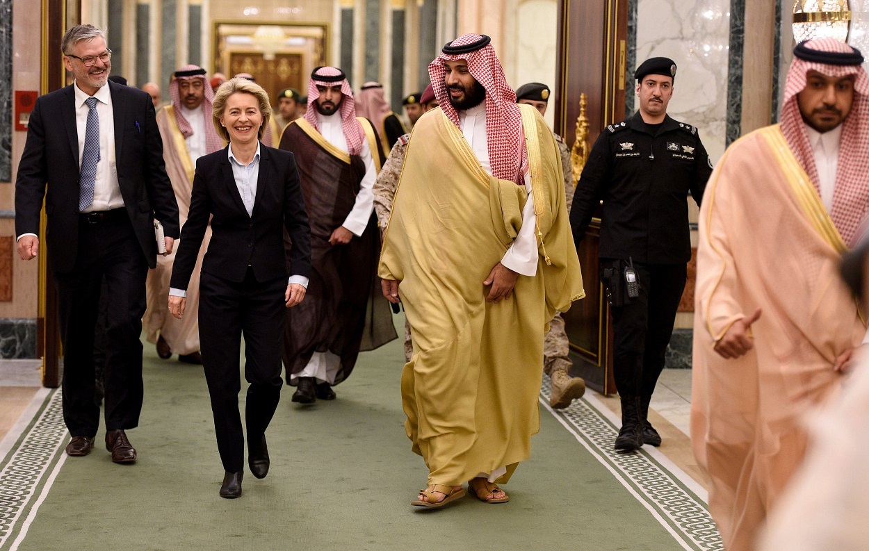 Министр из Германии отказалась надеть хиджаб  в Саудовской Аравии