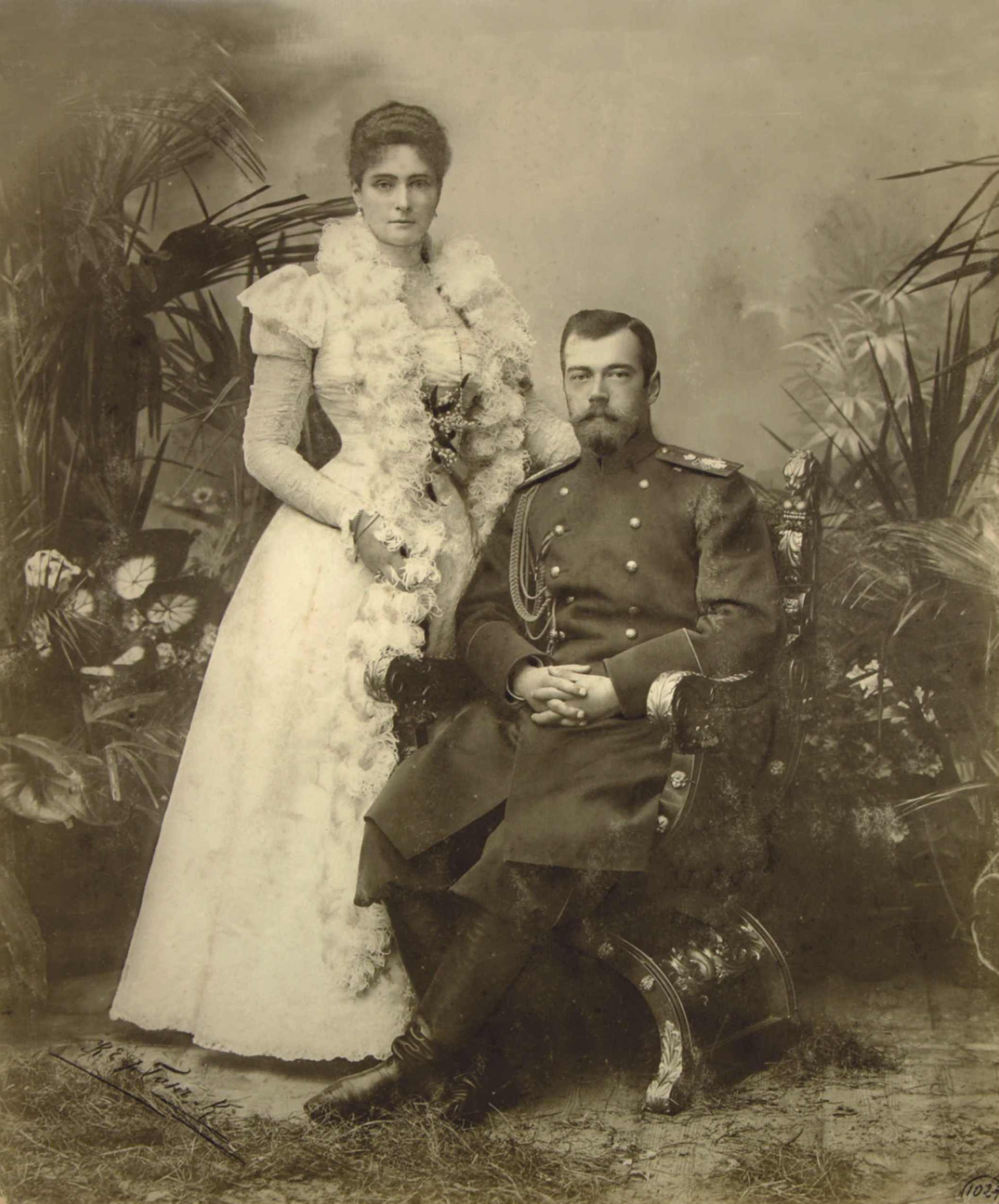 Николай Романов с женой Александрой