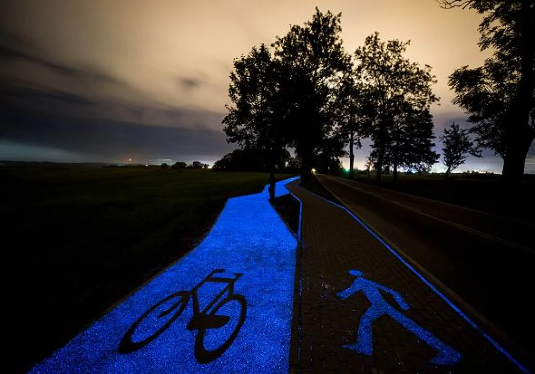 В Польше проложили светящуюся в темноте велодорожку