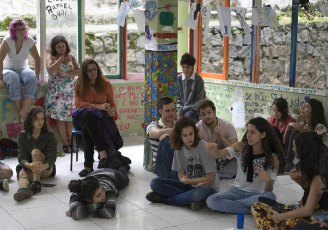 Бразильские ученики захватили школы по всей стране