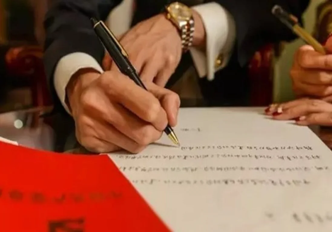 В первую брачную ночь китайские молодожены переписывали Конституцию