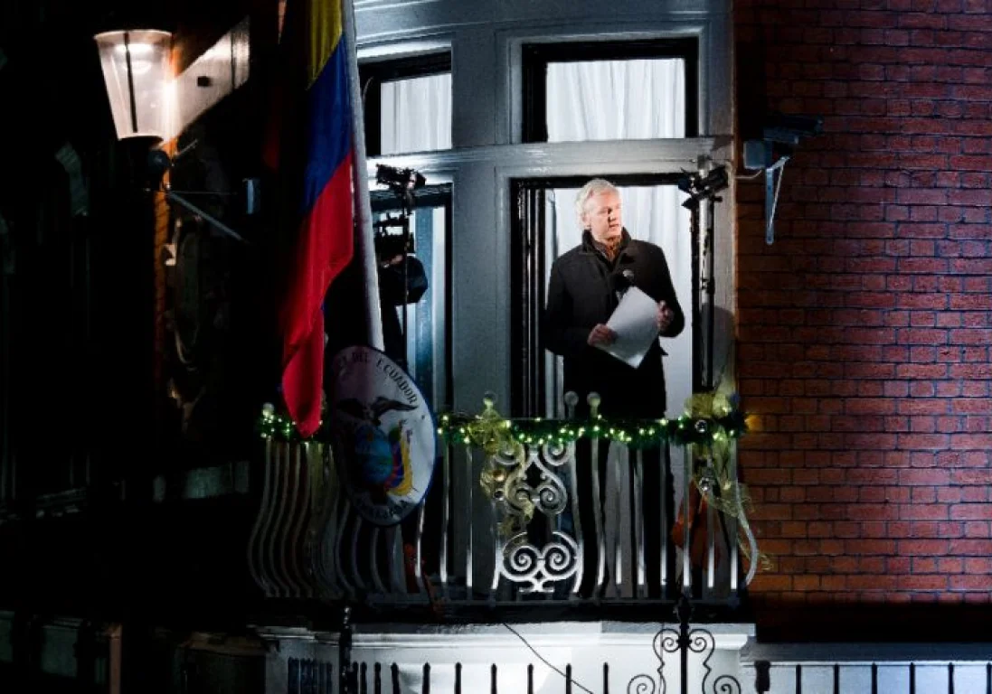 Эквадор отключил интернет Джулиану Ассанжу