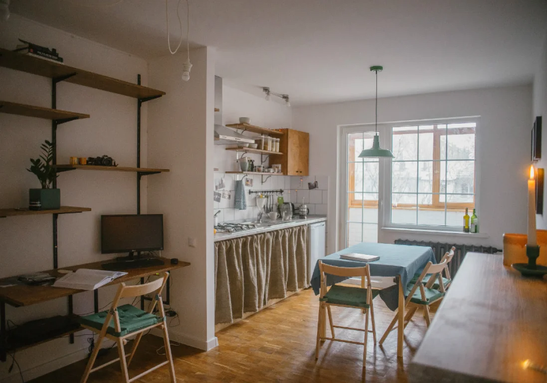 Алматинцы и их квартиры: Светлая квартира с бюджетным ремонтом на Чайковского