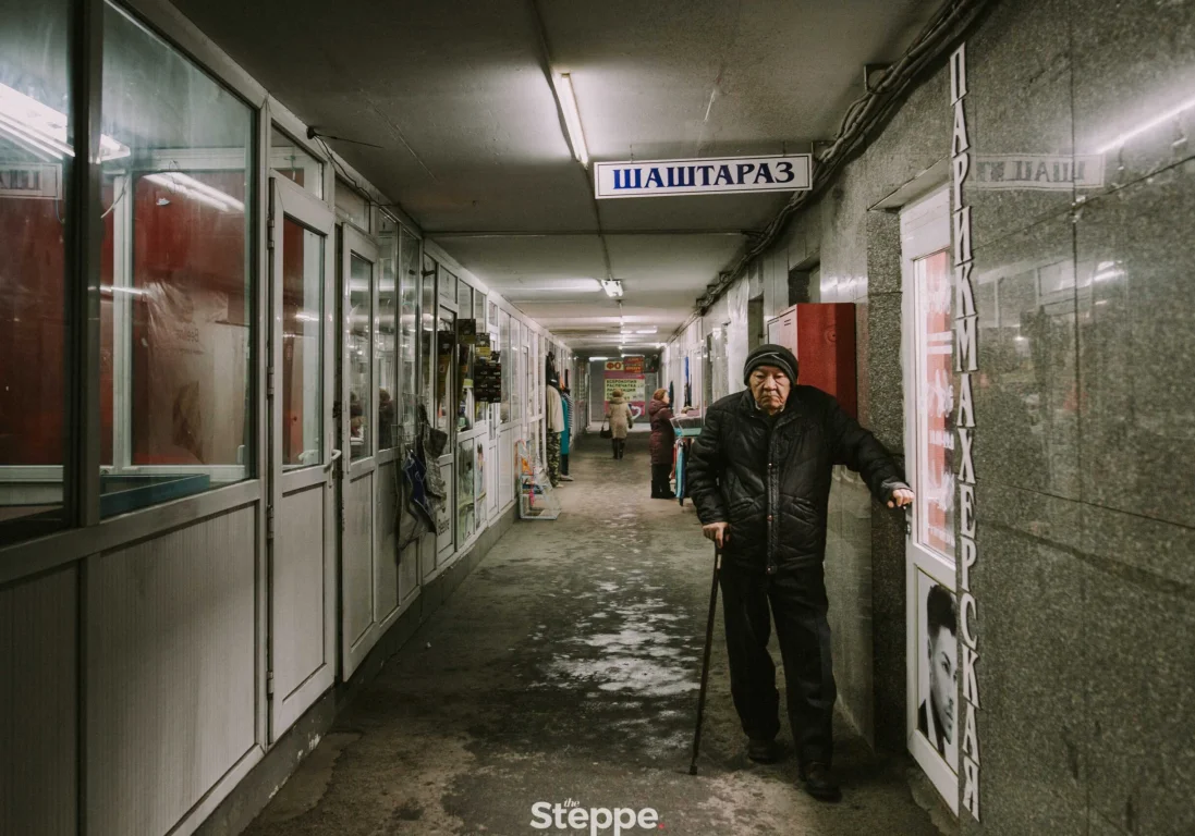 Что ждут люди в подземных переходах Алматы