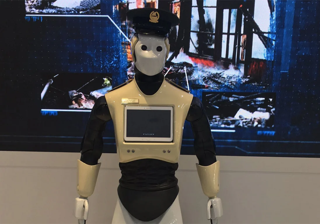 Первый робот-полицейский выйдет на улицы Дубая в 2017 году