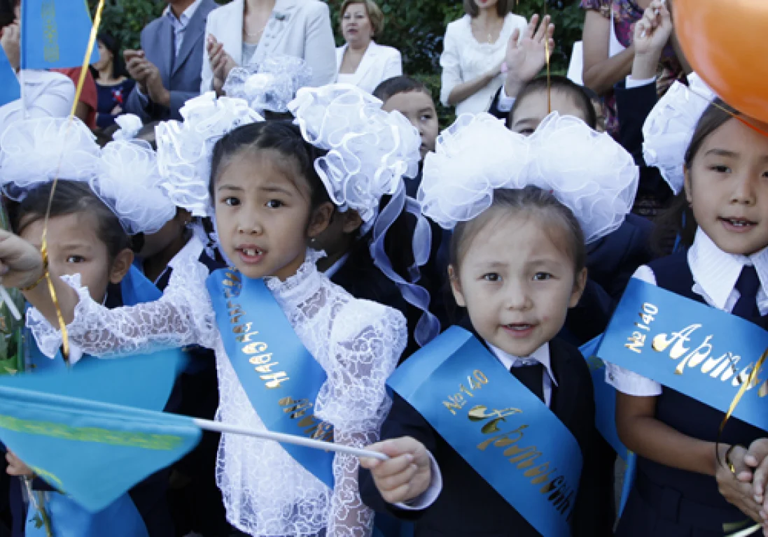 Министр образования обещает научить 500 тысяч школьников русских классов говорить по-казахски