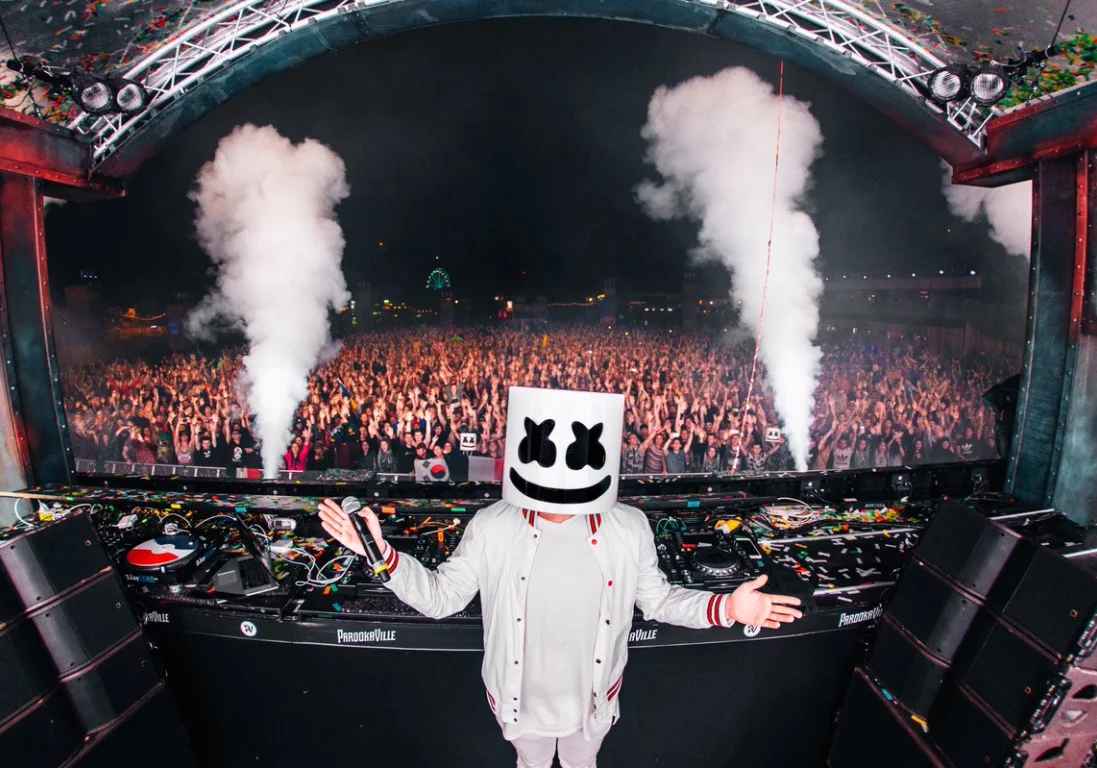 Американский диджей Marshmello провёл первый в истории виртуальный концерт в игре Fortnite