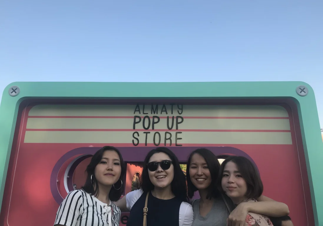 Almaty Pop Up Store: Про различие поколений, вдумчивое потребление и сбор мусора