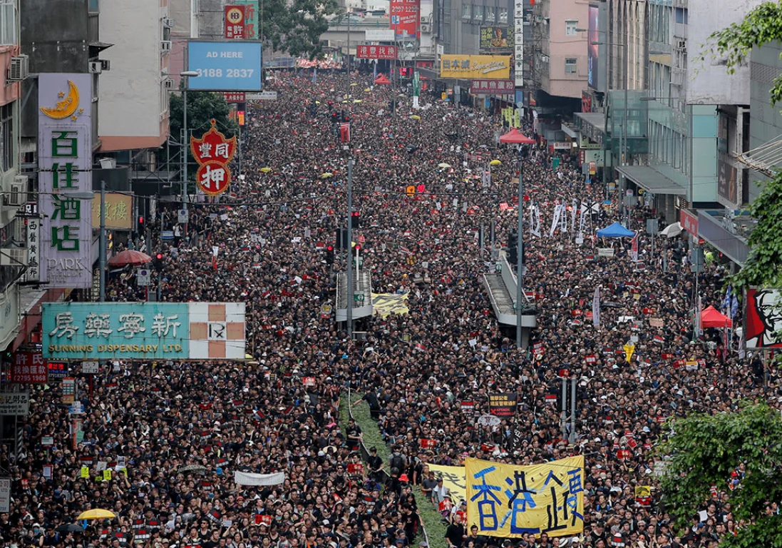 От Гонконга до Алжира: Как люди протестовали по всему миру в июне