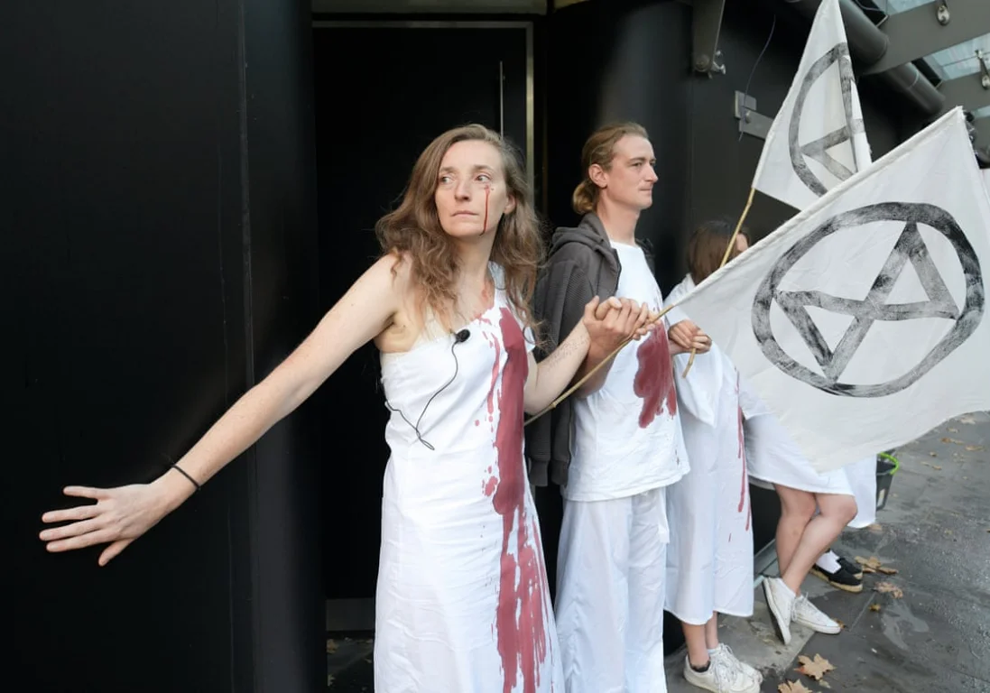 Влияние моды на климатический кризис: Активисты против проведения недель мод