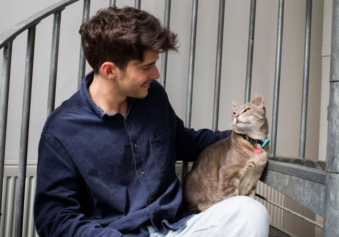 Эксперимент: Как уход за кошками помогает людям бороться с социофобией и экономить большие деньги