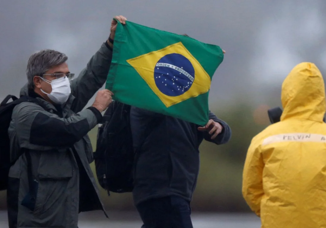 Бразилия разрешит въезд иностранцев, несмотря на рекорд заражаемости COVID-19