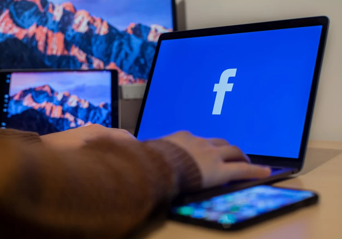 Facebook оценили в триллион долларов