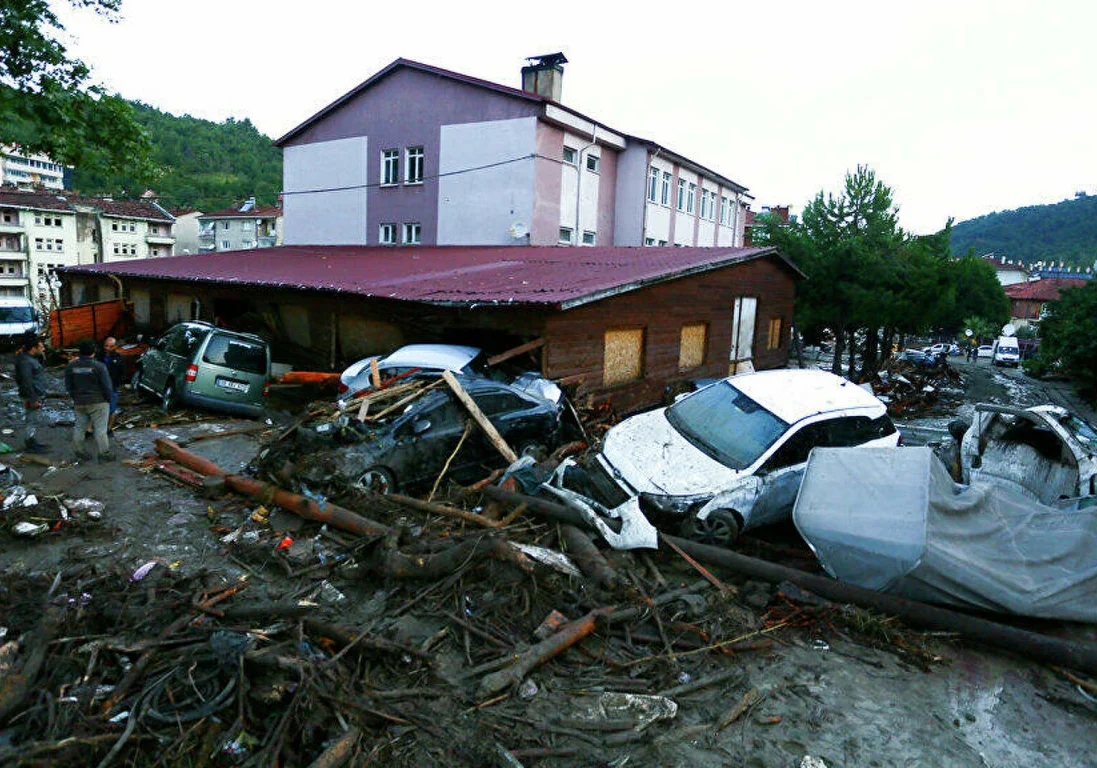Наводнения в Турции унесли жизни 17 человек