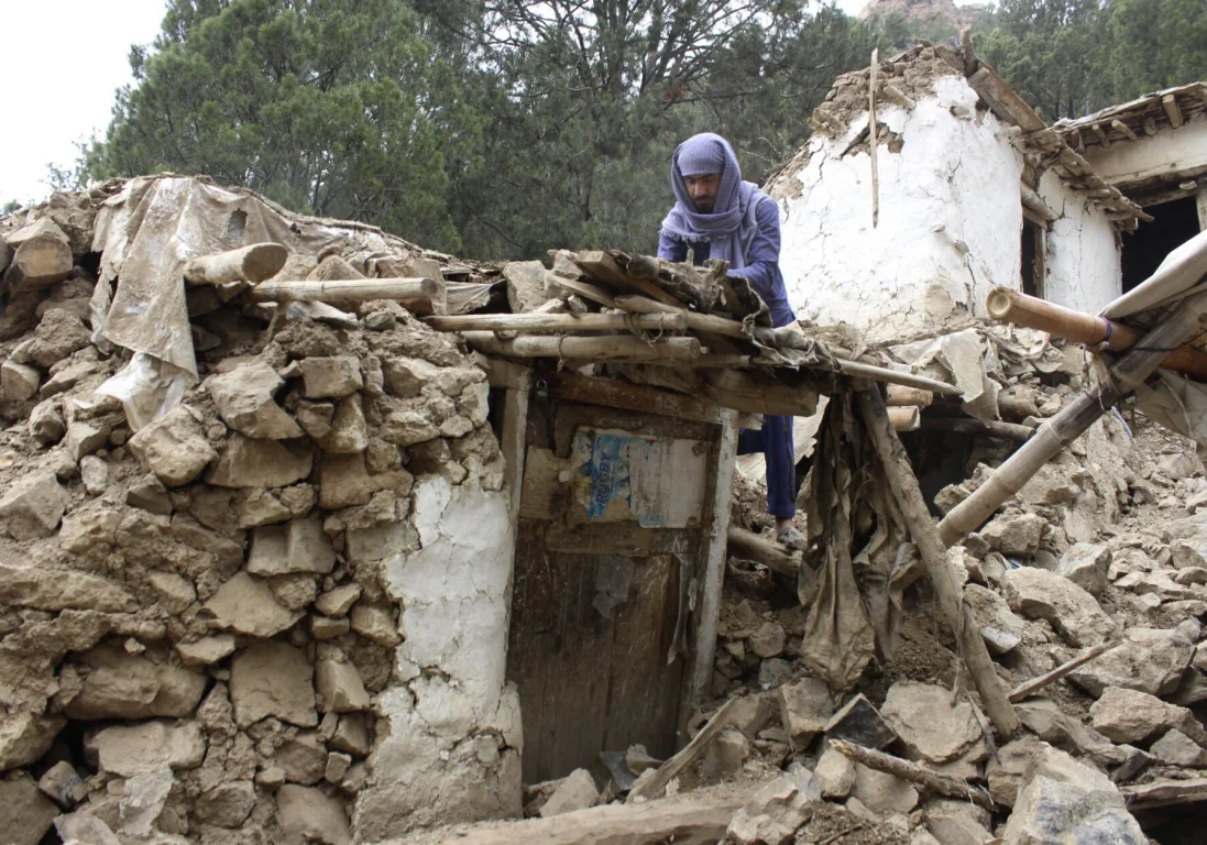 Талибан просит международной помощи после разрушительных землетрясений