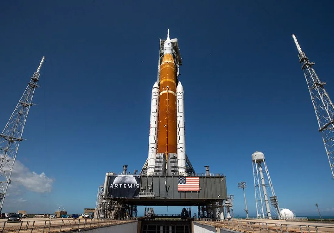 НАСА готовит гигантскую ракету к дебютному полету на Луну