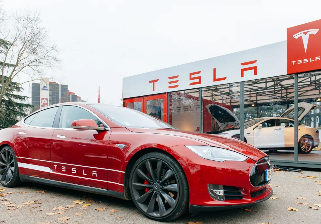 Tesla отзывает более миллиона автомобилей в США из-за проблем со стеклоподъемниками