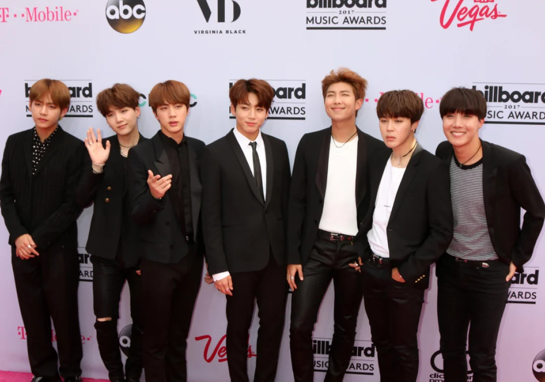 Участники k-pop группы BTS будут служить в армии