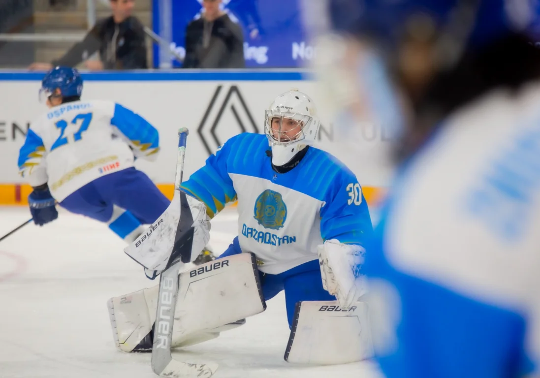 Сборная Казахстана по хоккею одержала победу в матче молодежного чемпионата мира