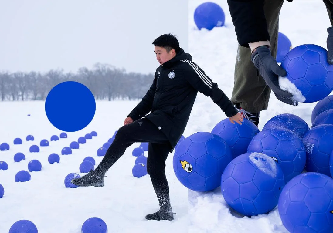 В Казахстане появилась инсталляция, состоящая из 1000 футбольных мячей