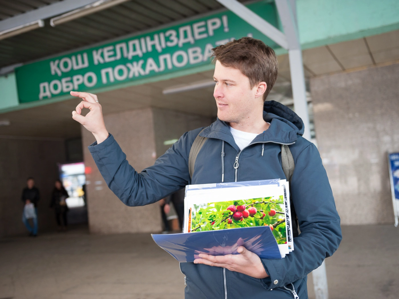 Как американец Дэнис Кин показывает туристам Зелёный Базар, Малую Станицу и Шанырак