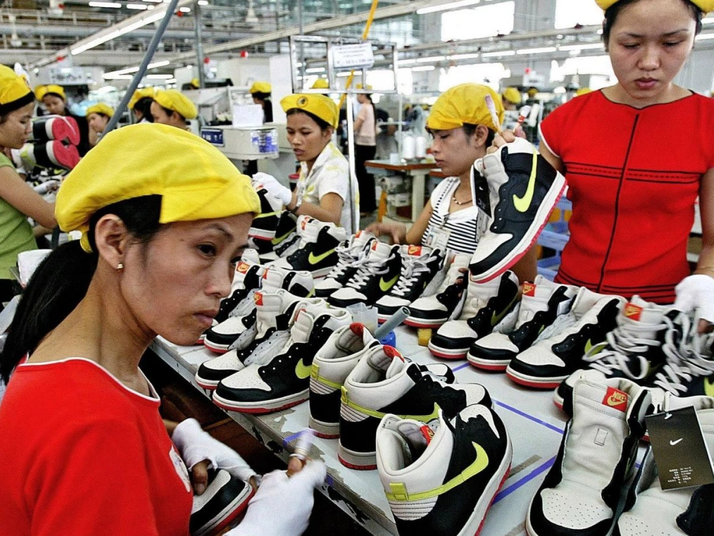Adidas и Nike переносят производство обуви из Китая